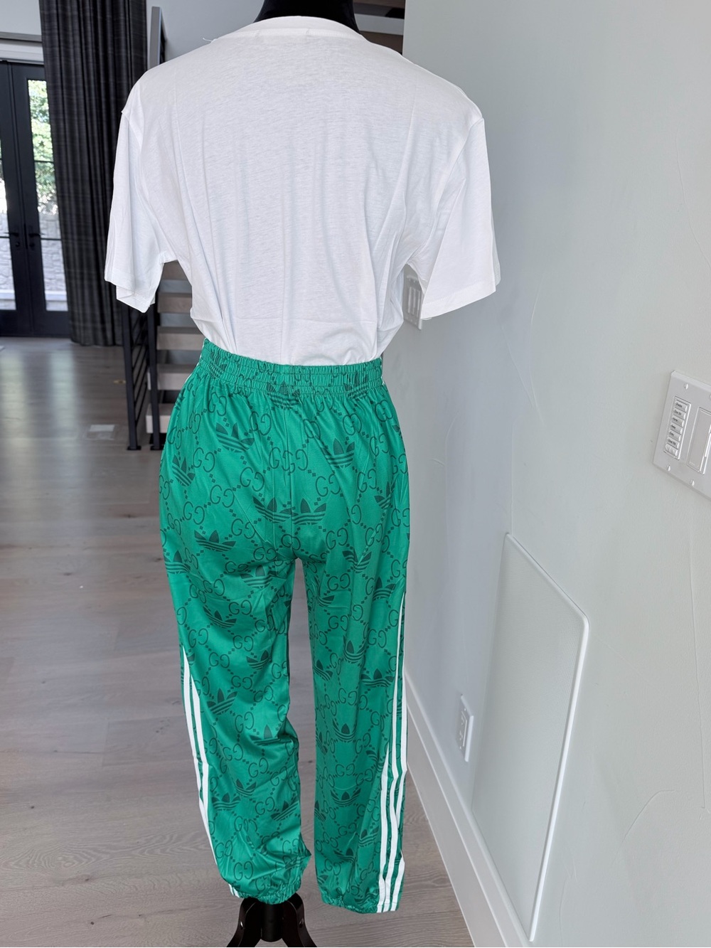 Green Logo-Print Track Pants and a Matching Tshirt Set size S - Picture 16 of 16